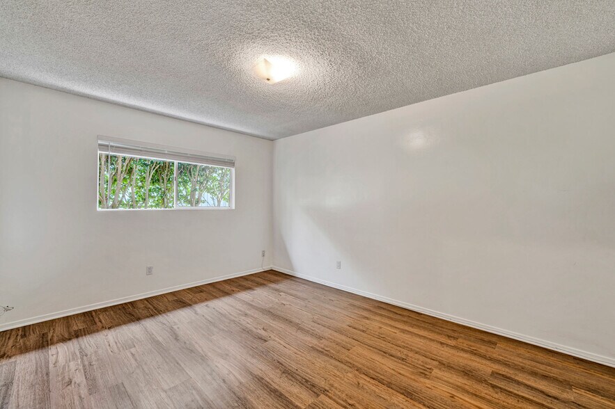 More Photos Of 330 9th St, Del Mar Apartments For Sale