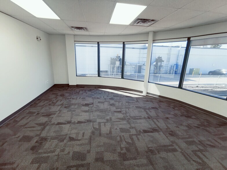 More Photos Of 1431 40th Ave NE, Calgary Light Distribution For Sale