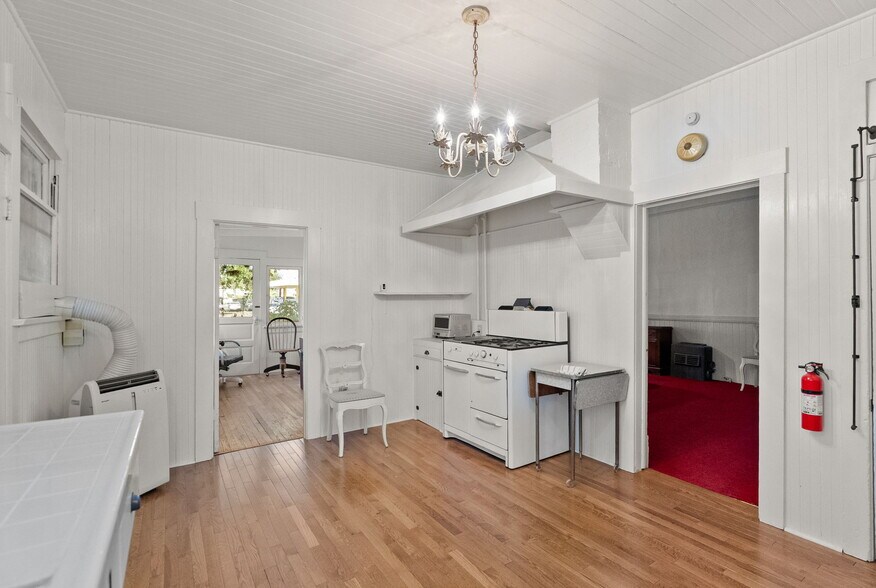 More Photos Of 591 W 9th St, San Bernardino Office For Sale