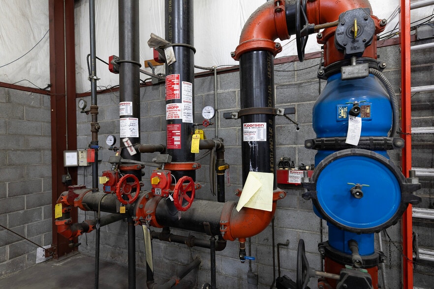 More Photos Of 1000 Sako Ct, Elkhart Warehouse For Lease