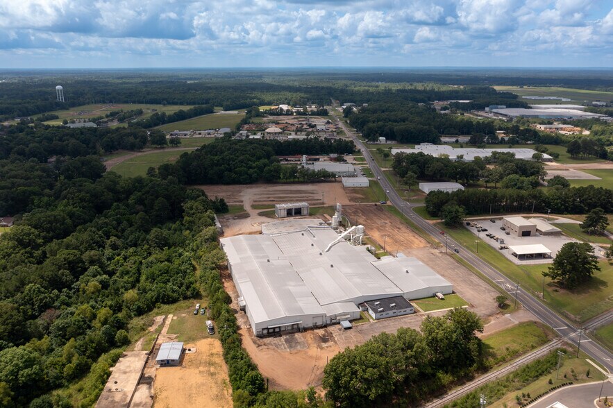 More Photos Of 203 Industrial Park Rd, Starkville Manufacturing For Lease