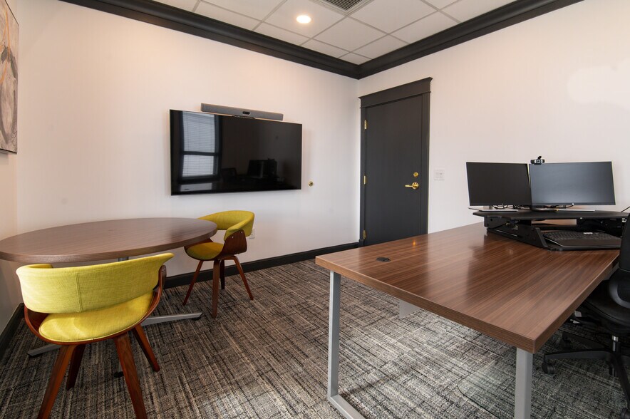 More Photos Of 442 W Kennedy Blvd, Tampa Office For Lease