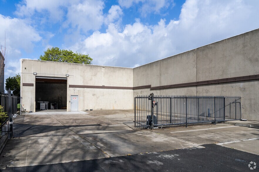 More Photos Of 2377 Stanwell Dr, Concord Warehouse For Lease