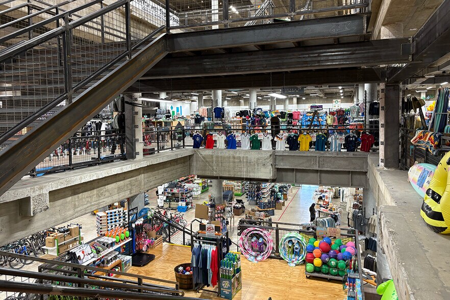 More Photos Of 2100 N Bellflower Blvd, Long Beach General Retail For Sale