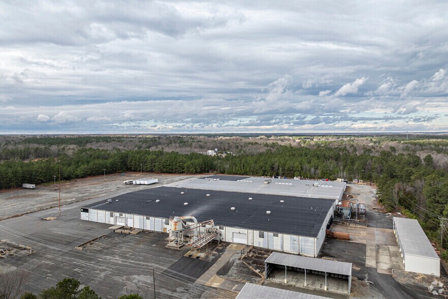 More Photos Of 16300 International St, Doswell Warehouse For Lease