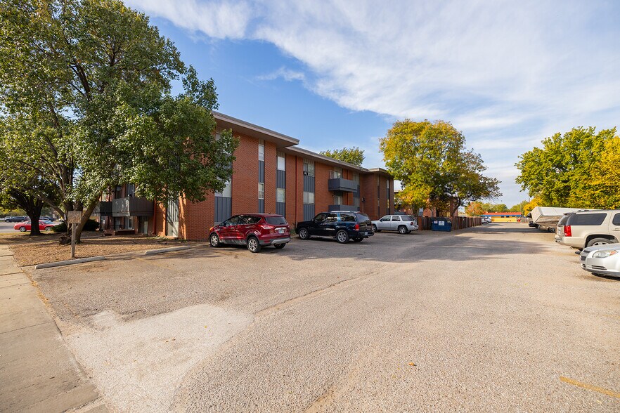 More Photos Of 2520 E Lincoln St, Wichita Apartments For Sale