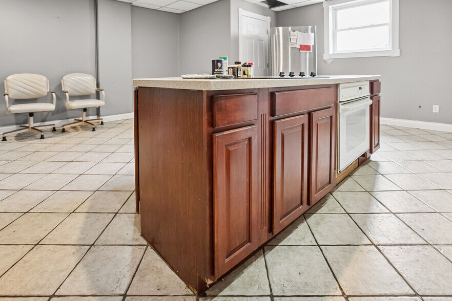 More Photos Of 314 State St, Alton Restaurant For Sale