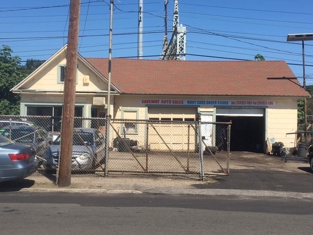 More Photos Of 2000 Stratford Ave, Stratford Storefront For Sale