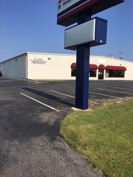 More Photos Of 1905 Central Pky, Decatur Showroom For Lease