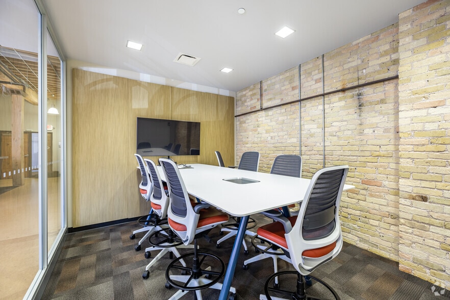 More Photos Of 301-315 N Broadway, Milwaukee Office For Lease