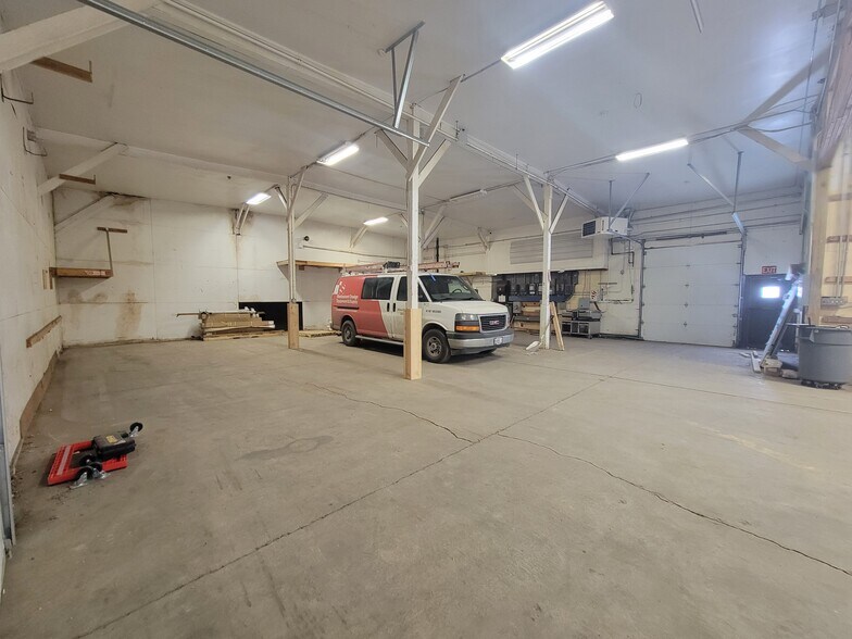 More Photos Of 1417 N A Ave, Sioux Falls Warehouse For Lease