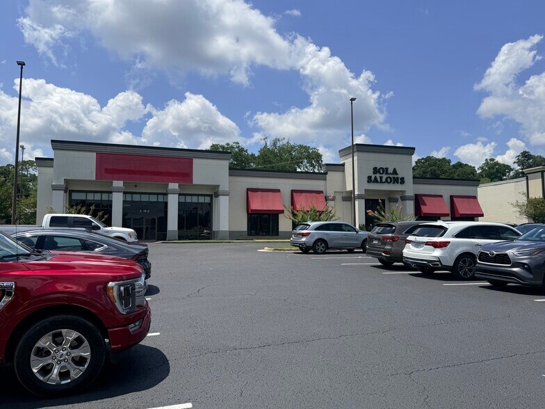 More Photos Of 4019-4023 Airport Blvd, Mobile Storefront For Lease