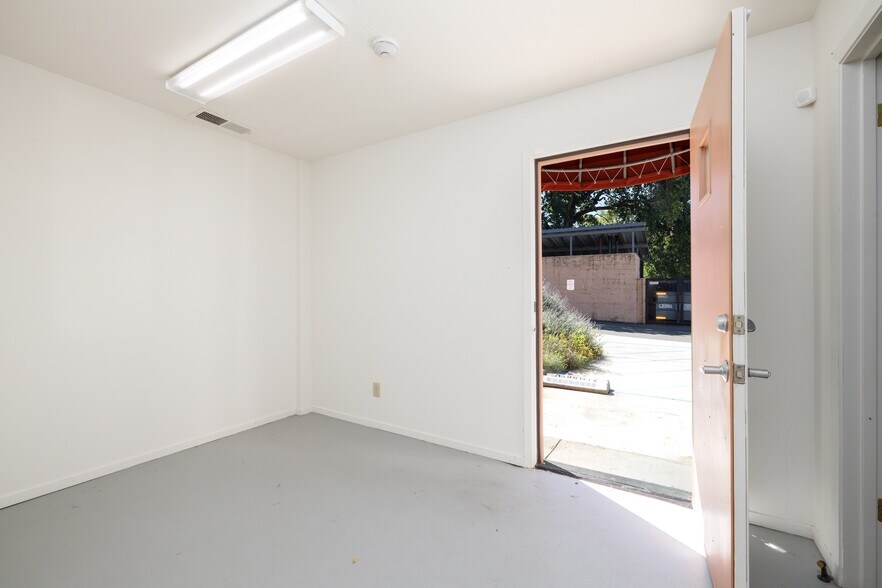 More Photos Of 132-134 Matheson St, Healdsburg Storefront For Sale