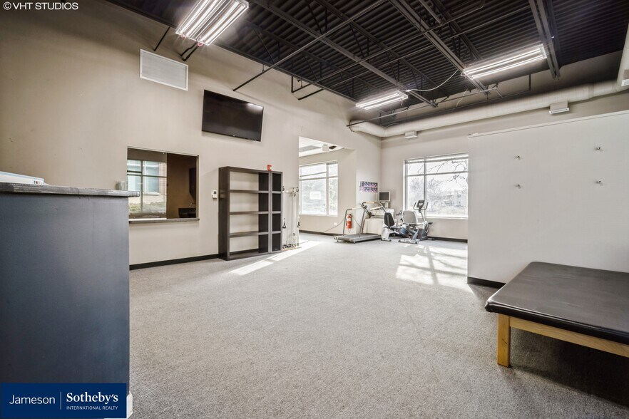 More Photos Of 800 E Woodfield Rd, Schaumburg Medical For Sale