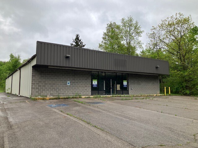 Primary Photo Of 11180 Chardon Rd, Chardon Freestanding For Lease