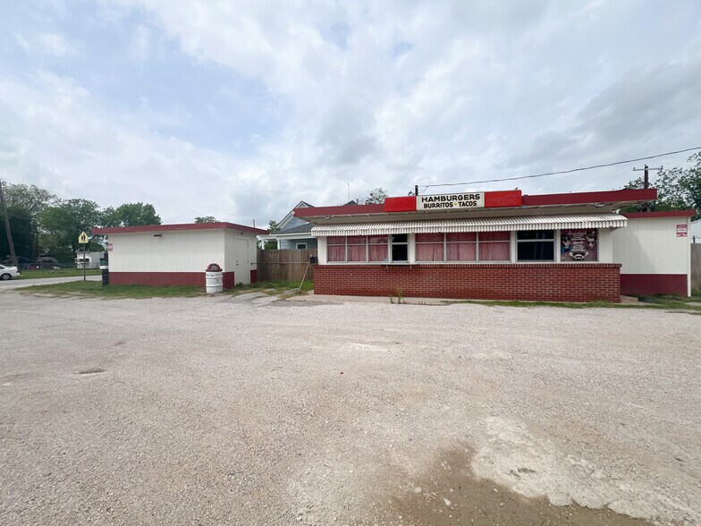 More Photos Of 302 E Omega St, Henrietta General Retail For Sale