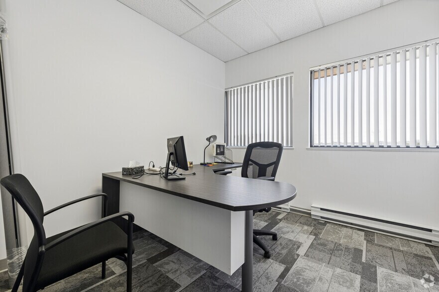 More Photos Of 1400 Av St-Jean-Baptiste, Québec Flex For Lease