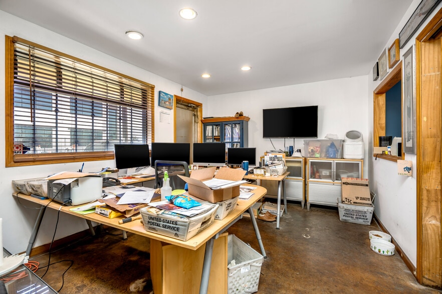 More Photos Of 16301 S Broadway, Gardena Service For Sale
