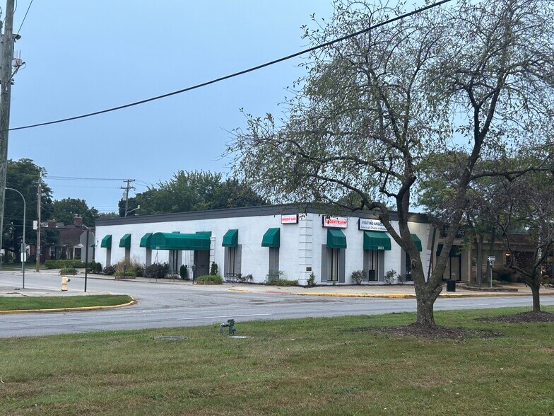 More Photos Of 20311 Mack Ave, Grosse Pointe Office For Lease