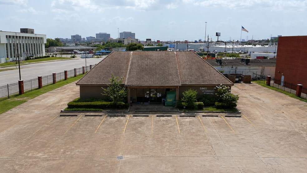 Primary Photo Of 5860 Westward St, Houston Freestanding For Sale
