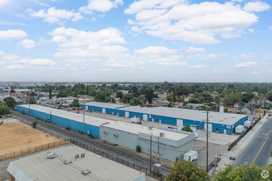 More Photos Of 236 S Santa Cruz Ave, Modesto Warehouse For Lease