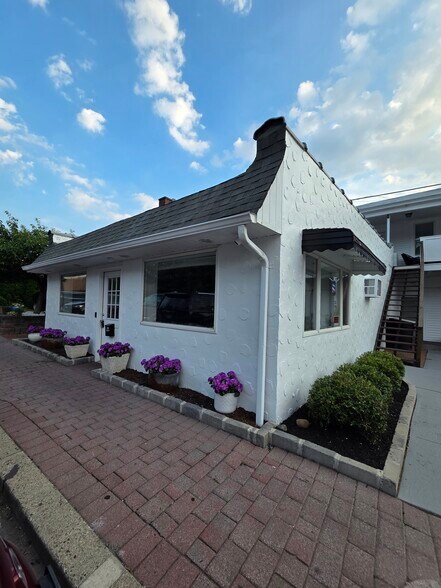 Primary Photo Of 291 Bloomfield Ave, Caldwell Storefront Retail Office For Lease
