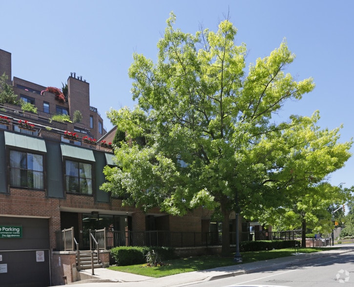 More Photos Of 114 Lakeshore Rd E, Oakville Storefront Retail Office For Lease