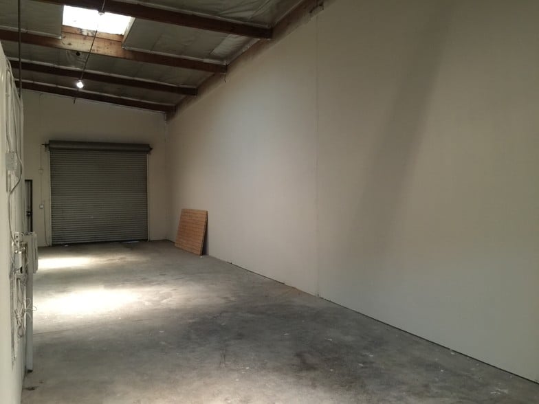 More Photos Of 7505 Jurupa Ave, Riverside Light Manufacturing For Lease