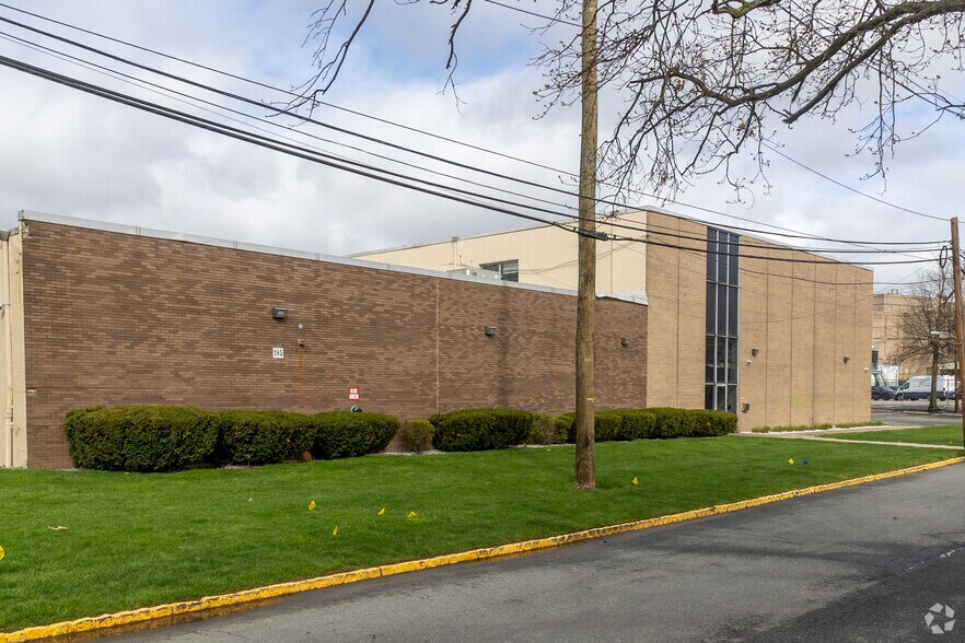 More Photos Of 185 Sumner Ave, Kenilworth Warehouse For Lease