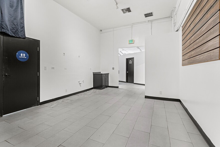 More Photos Of 5148-5152 Lankershim Blvd, North Hollywood Storefront For Sale