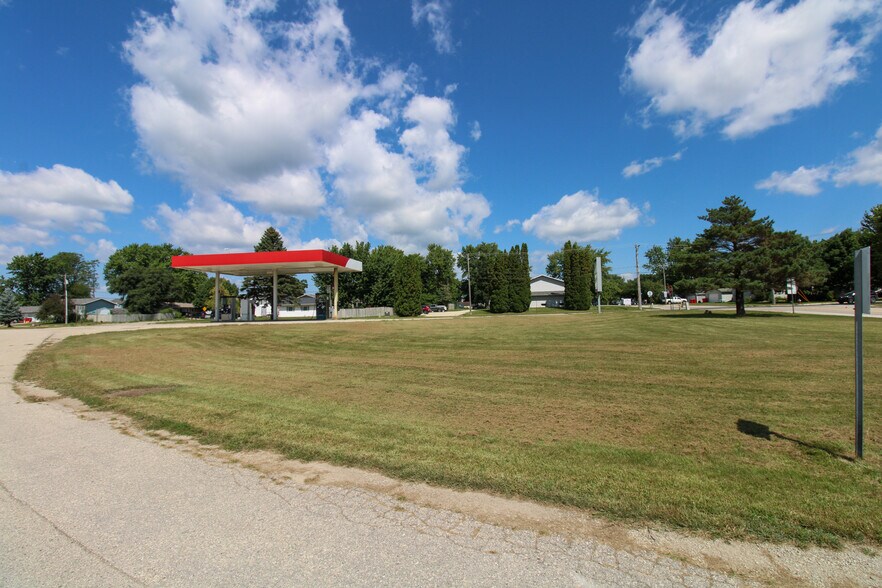 More Photos Of 107 8th Ave SW, Kasson Specialty For Sale