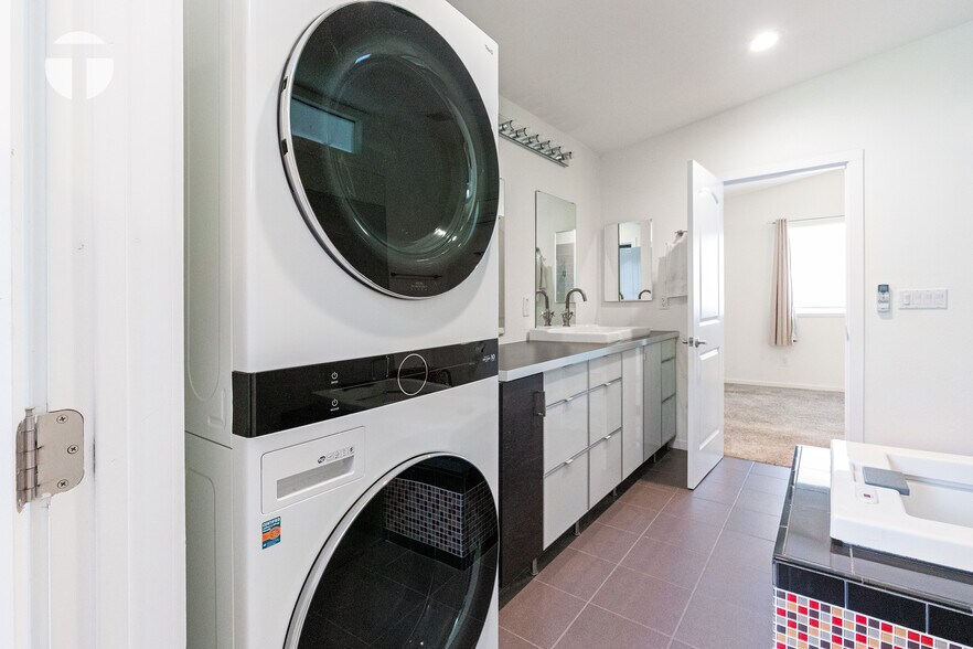 More Photos Of 1449 Claremont Way, Sacramento Apartments For Sale
