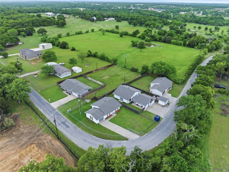 More Photos Of 1032 Greg St, Azle Specialty For Sale