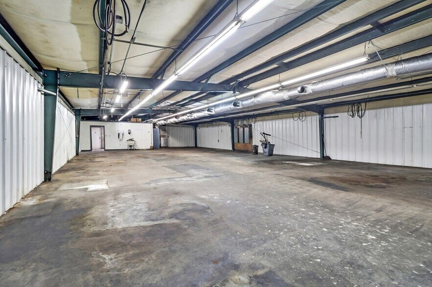More Photos Of 135 Industrial Blvd, Crossville Warehouse For Lease