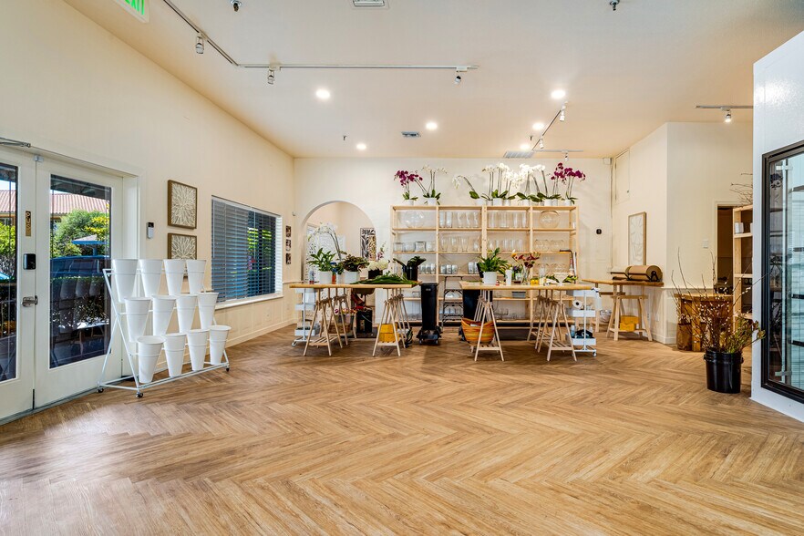 More Photos Of 1270 Broadway, Sonoma Freestanding For Sale