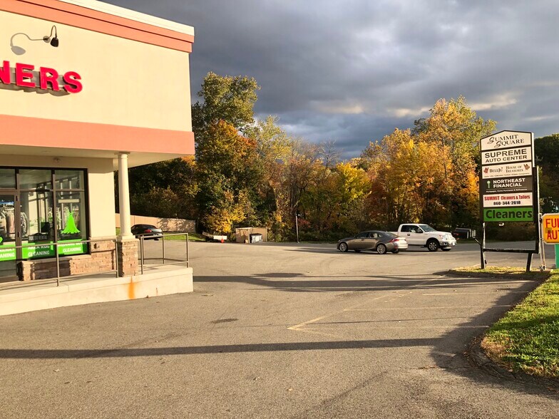 More Photos Of 48 Meriden Rd, Middlefield Storefront For Sale