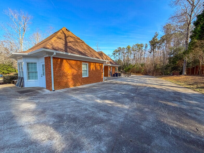 More Photos Of 2100 Gravel Springs Rd, Buford Medical For Lease