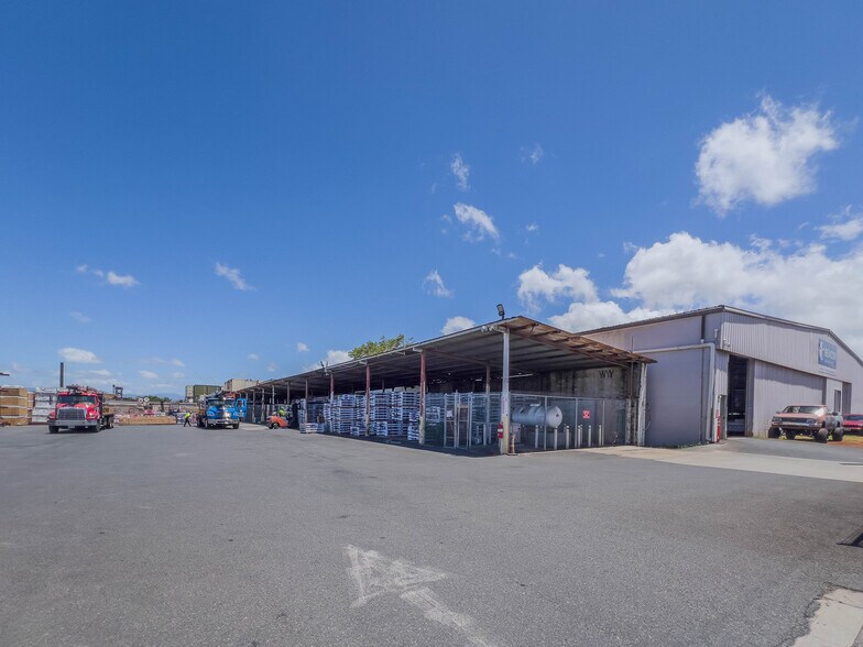 More Photos Of 2264-2276 Pahounui Dr, Honolulu Warehouse For Lease