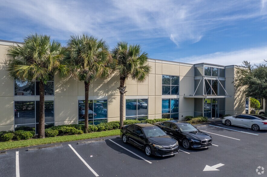 More Photos Of 2200 N Alafaya Trl, Orlando Office For Lease
