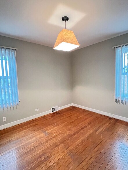 More Photos Of 5421 Howard, Skokie Office For Lease