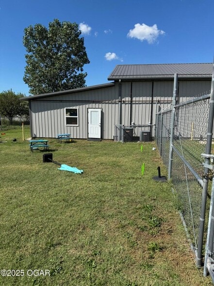 More Photos Of 3820 E 20th St, Joplin Specialty For Sale