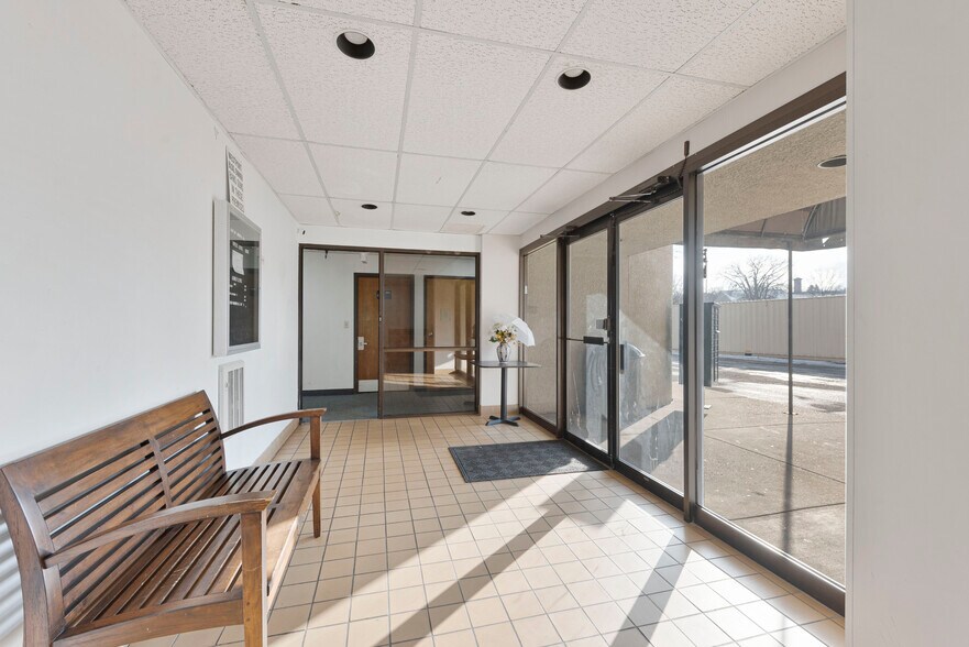 More Photos Of 220 Robert St S, Saint Paul Office For Sale