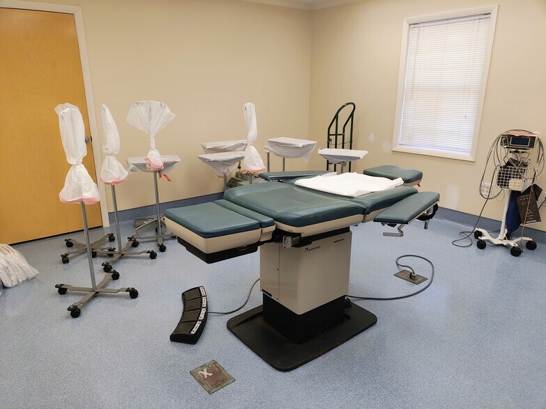 More Photos Of 516 Beaumont Rd, Fayetteville Medical For Lease