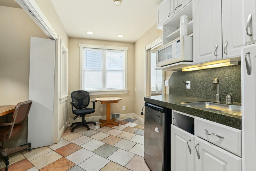 More Photos Of 903 NW 50th St, Seattle Flex For Sale