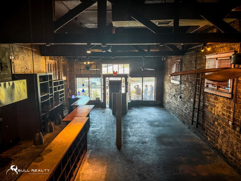 More Photos Of 242 SE Boulevard, Atlanta Restaurant For Sale