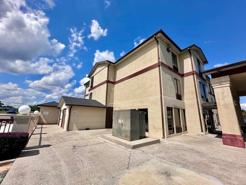 More Photos Of 5635 Tillmans Corner Pky, Theodore Hotel For Sale