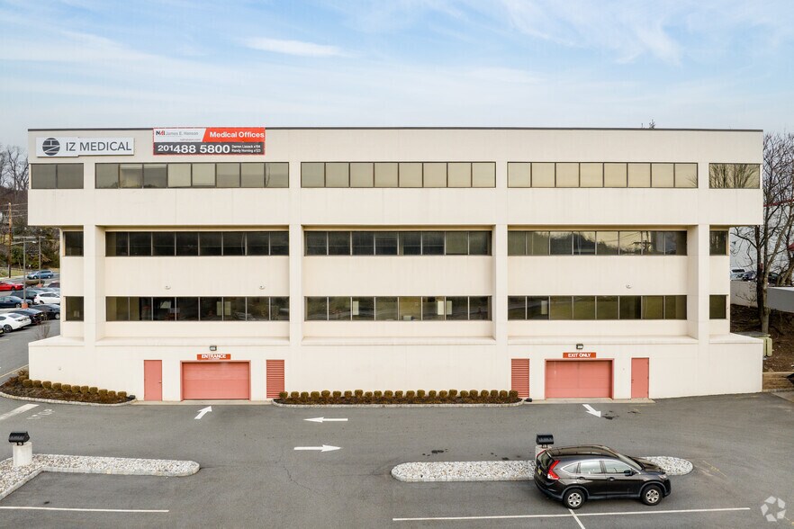 More Photos Of 855 Valley Rd, Clifton Medical For Lease