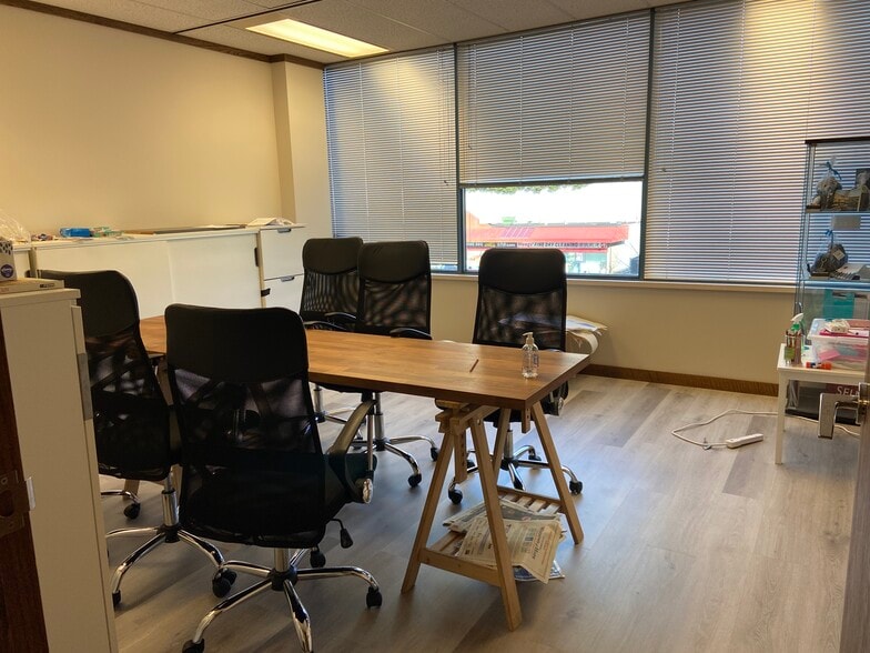 More Photos Of 5811 Cooney Rd, Richmond Office For Lease
