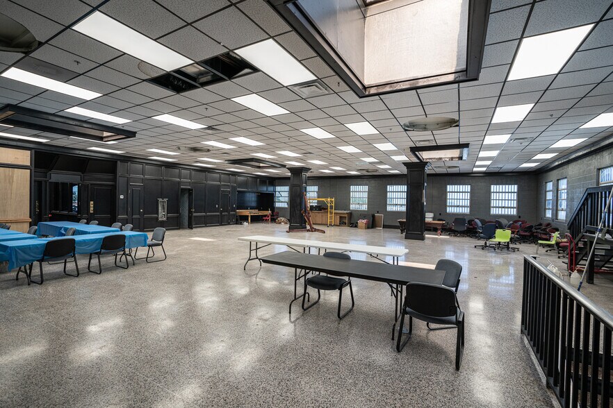 More Photos Of 6308 E 15th St, Tulsa Manufacturing For Lease