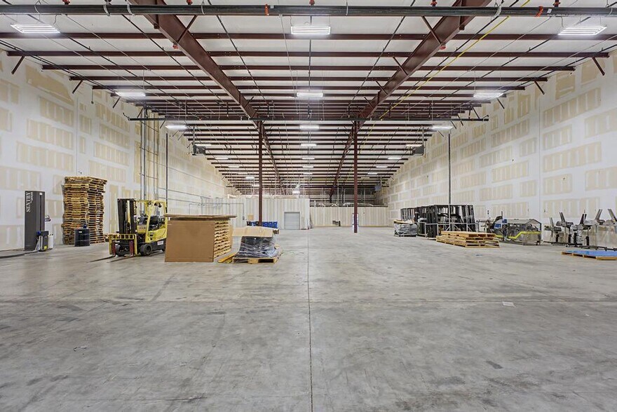 More Photos Of 1300 W Hudson Rd, Rogers Warehouse For Lease